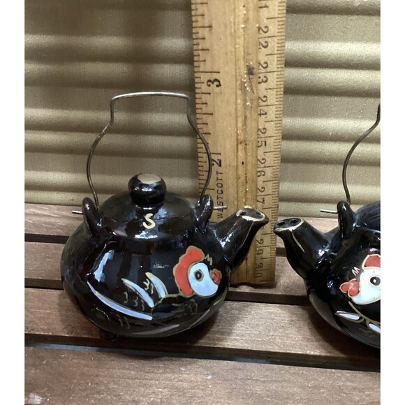 Vintage Black Teapot Kettle w/ Rooster Salt & Pepper Shakers Made in Japan - Picture 4 of 14